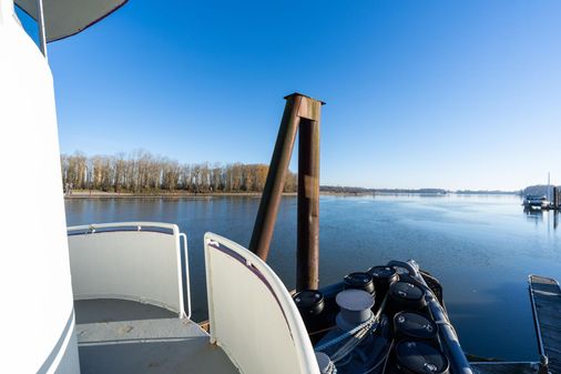 Tugboat Liveaboard image