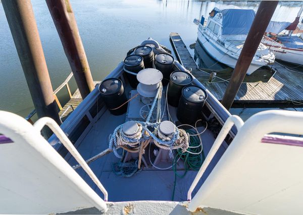 Tugboat Liveaboard image