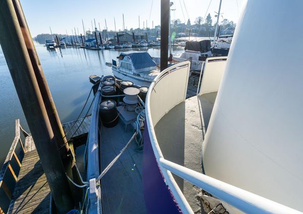 Tugboat Liveaboard image