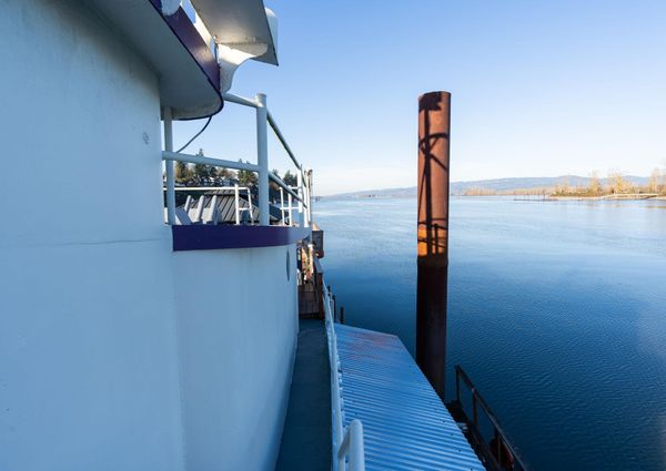 Tugboat Liveaboard image