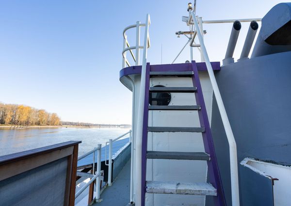 Tugboat Liveaboard image