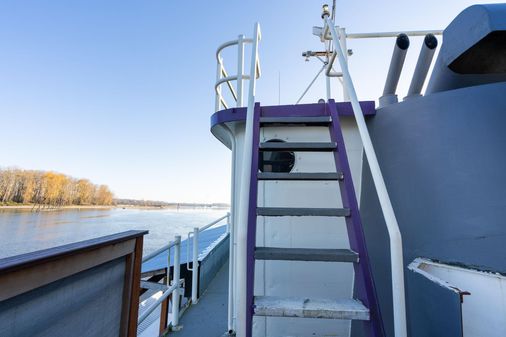 Tugboat Liveaboard image