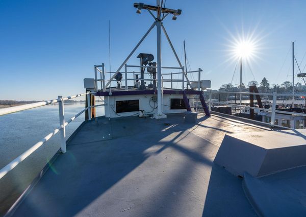 Tugboat Liveaboard image