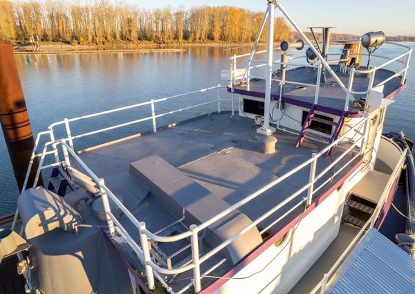 Tugboat Liveaboard image