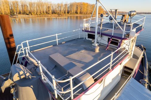 Tugboat Liveaboard image