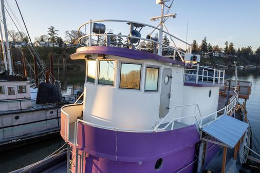 Tugboat Liveaboard image