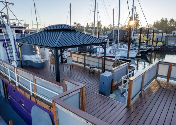 Tugboat Liveaboard image