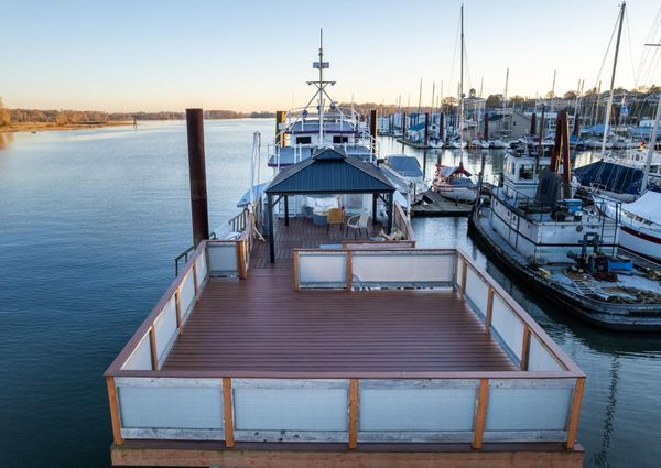 Tugboat Liveaboard image