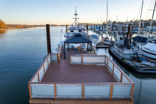 Tugboat Liveaboard image