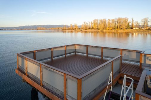 Tugboat Liveaboard image