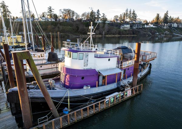 Tugboat Liveaboard image