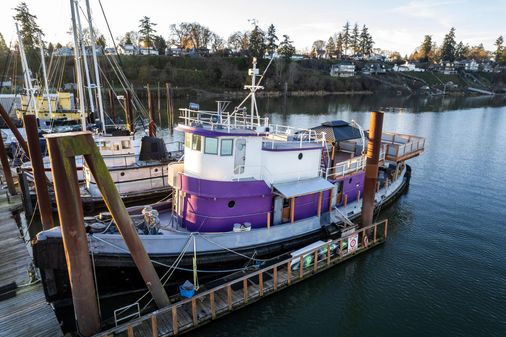 Tugboat Liveaboard image