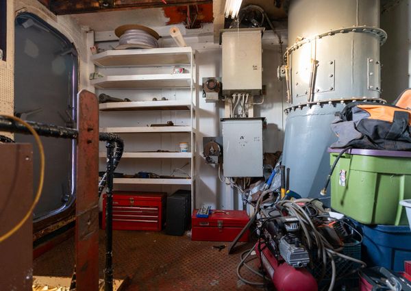 Tugboat Liveaboard image