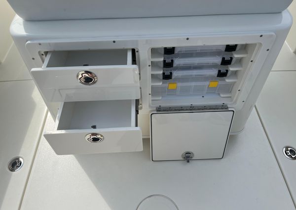 Cobia 240-CENTER-CONSOLE image