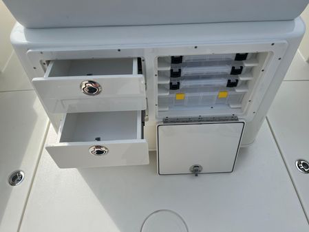 Cobia 240-CENTER-CONSOLE image