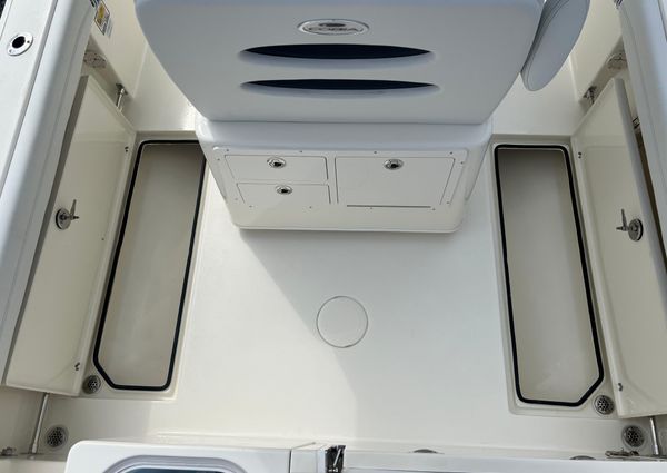 Cobia 240-CENTER-CONSOLE image