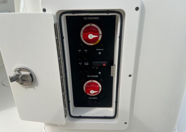 Cobia 240-CENTER-CONSOLE image