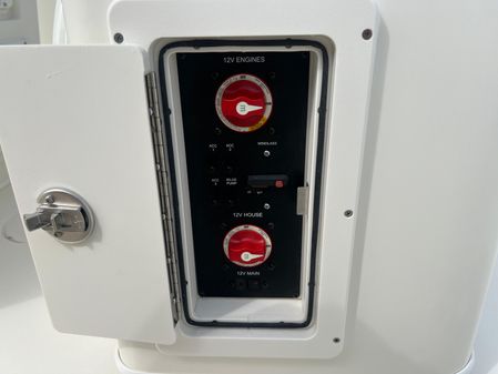 Cobia 240-CENTER-CONSOLE image