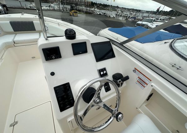 Cobia 240-CENTER-CONSOLE image