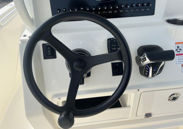 Cobia 240-CENTER-CONSOLE image