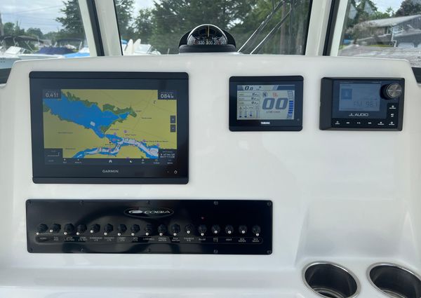 Cobia 240-CENTER-CONSOLE image