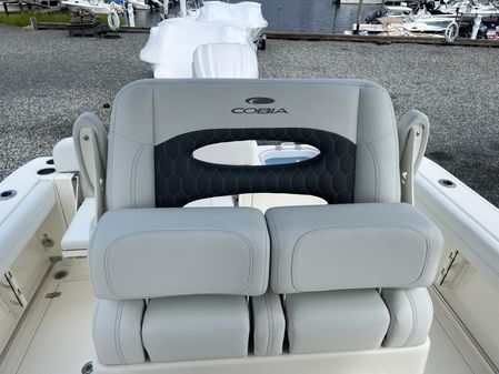 Cobia 240-CENTER-CONSOLE image