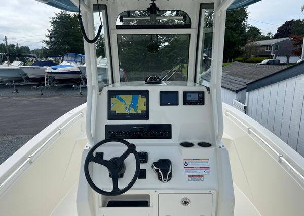 Cobia 240-CENTER-CONSOLE image