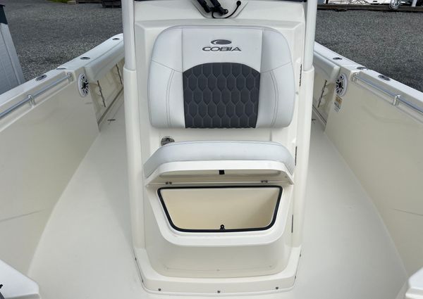 Cobia 240-CENTER-CONSOLE image