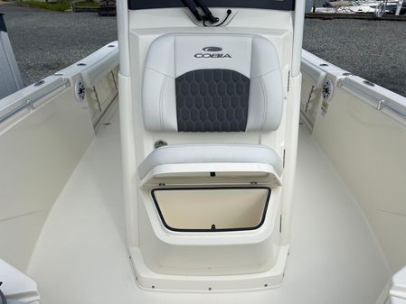 Cobia 240-CENTER-CONSOLE image