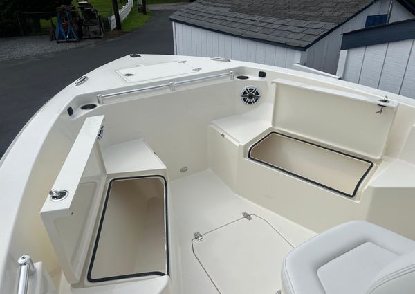 Cobia 240-CENTER-CONSOLE image