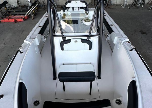 Edgewater 208CC-CENTER-CONSOLE image