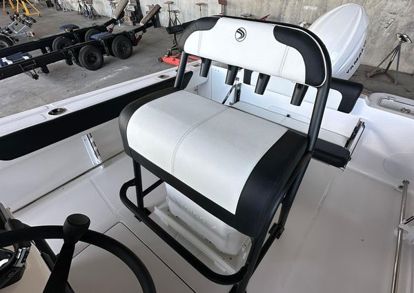 Edgewater 208CC-CENTER-CONSOLE image