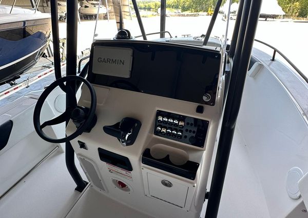 Edgewater 208CC-CENTER-CONSOLE image