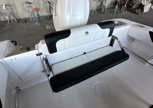 Edgewater 208CC-CENTER-CONSOLE image