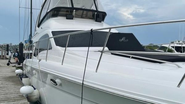 Sea Ray 520 Sedan Bridge