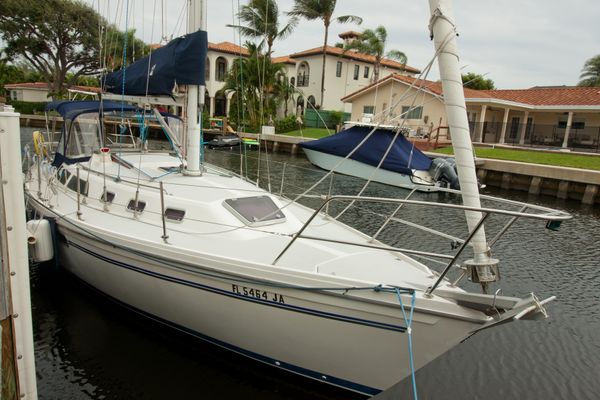 Catalina 34-TALL-RIG-WITH-WING-KEEL - main image