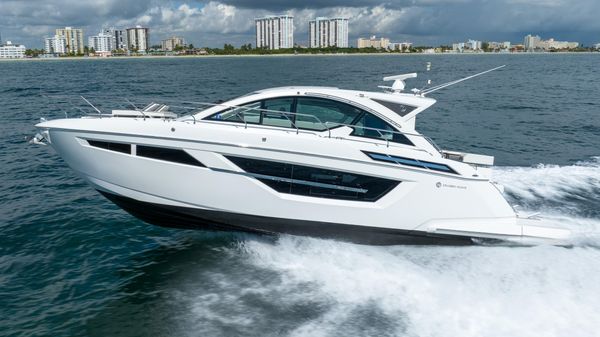 Cruisers Yachts 50 Cantius