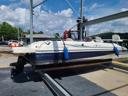 Hurricane 201 Sport Deck image