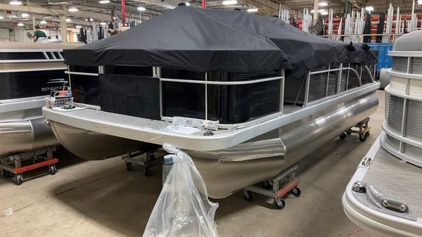 Bennington 20 SFV