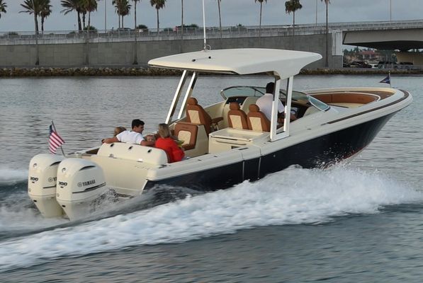 Chris-Craft Calypso 30 - main image