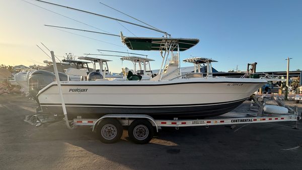 Pursuit 2470 Center Console 