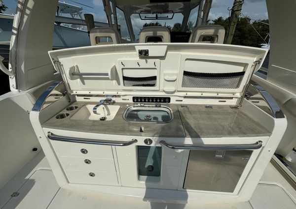 Boston Whaler 420 Outrage image