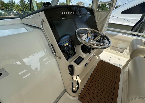 Boston Whaler 420 Outrage image