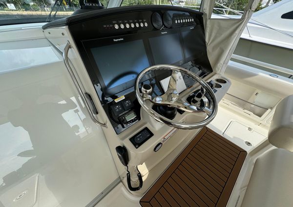 Boston Whaler 420 Outrage image