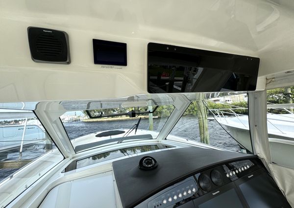 Boston Whaler 420 Outrage image