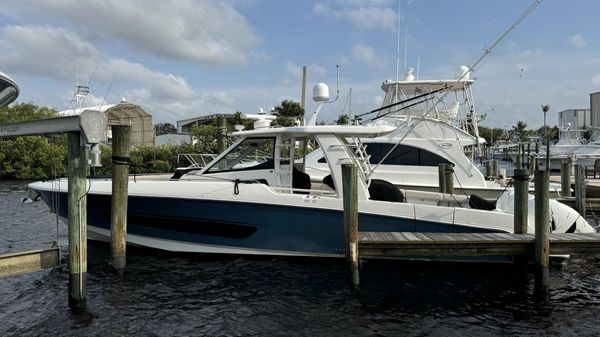 Boston Whaler 420 Outrage 