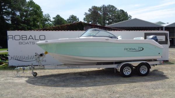 Robalo R207 Dual Console