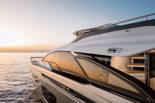 Azimut S8 image