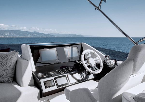 Azimut S8 image