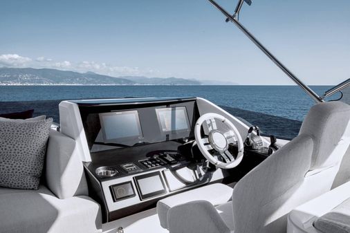 Azimut S8 image